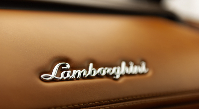 <img src="pubdb/bilder/object/1025/14/660Aventador-033.jpg"/>