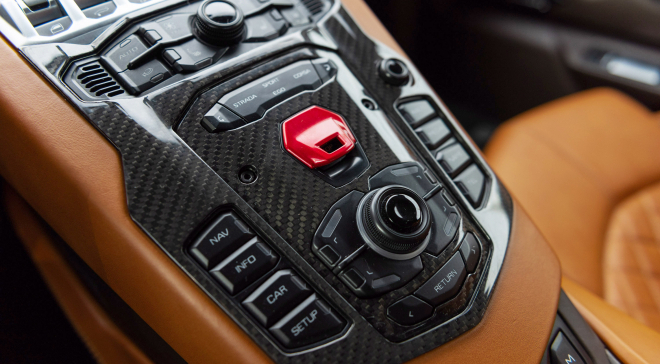 <img src="pubdb/bilder/object/1025/16/660Aventador-035.jpg"/>