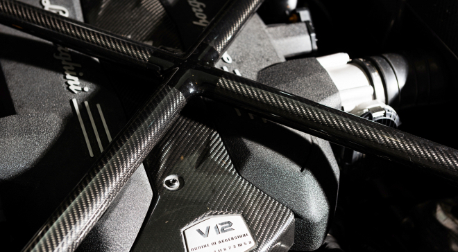 <img src="pubdb/bilder/object/1025/2/660Aventador-049.jpg"/>