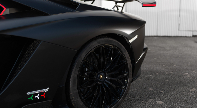 <img src="pubdb/bilder/object/1025/24/660Aventador-017.jpg"/>