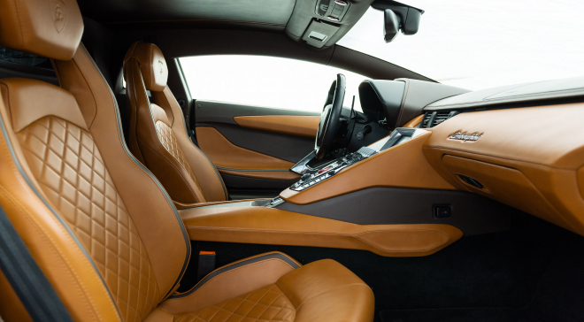 <img src="pubdb/bilder/object/1025/33/660Aventador-037.jpg"/>