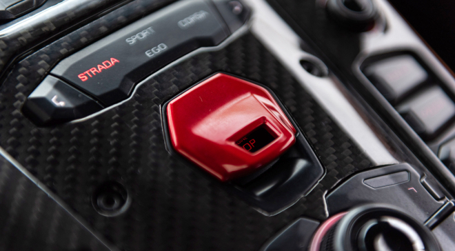 <img src="pubdb/bilder/object/1025/4/660Aventador-041.jpg"/>