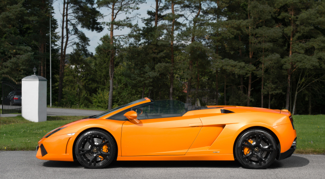 <img src="pubdb/bilder/object/372/1/6602016-08-31_Lamborghini_Gallardo_Spyder_Orange_2500.jpg"/>
