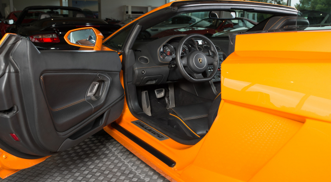 <img src="pubdb/bilder/object/372/12/6602016-08-31_Lamborghini_Gallardo_Spyder_Orange_2500_5.jpg"/>