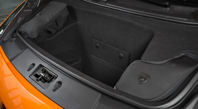 <img src="pubdb/bilder/object/372/5/6602016-08-31_Lamborghini_Gallardo_Spyder_Orange_2500_19.jpg"/>