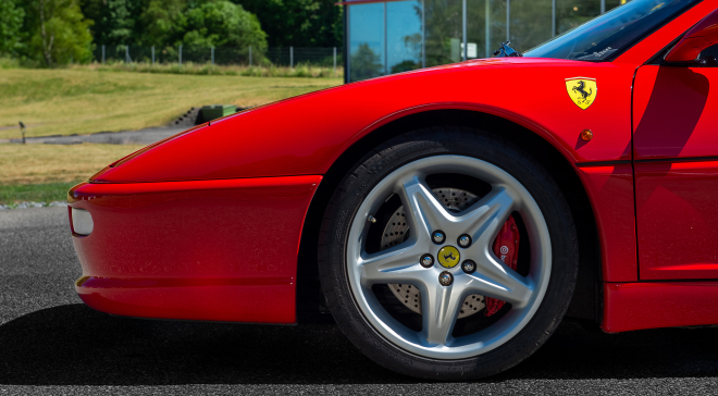 <img src="pubdb/bilder/object/754/50/660FERRARI_355-16_1.jpg"/>