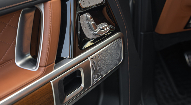 <img src="pubdb/bilder/object/1031/19/660von-braun-amg-g63-11.jpg"/>