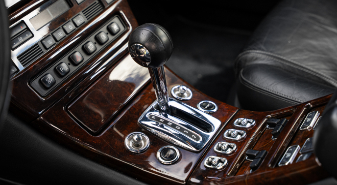 <img src="pubdb/bilder/object/1049/16/660VonBraun-bentley-arnage-22.jpg"/>