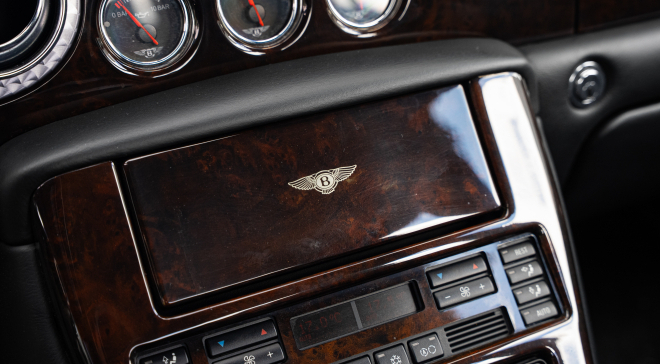 <img src="pubdb/bilder/object/1049/21/660VonBraun-bentley-arnage-26.jpg"/>