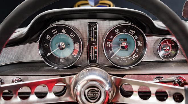 <img src="pubdb/bilder/object/777/21/660VolvoP1800interior-2.jpg"/>