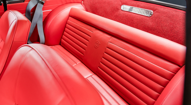 <img src="pubdb/bilder/object/777/32/660VolvoP1800interior-6.jpg"/>