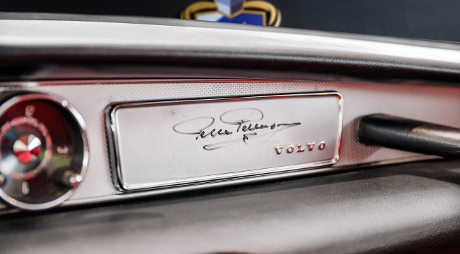 <img src="pubdb/bilder/object/777/41/660VolvoP1800interior-4.jpg"/>