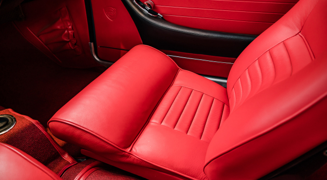 <img src="pubdb/bilder/object/777/47/660VolvoP1800interior-5.jpg"/>