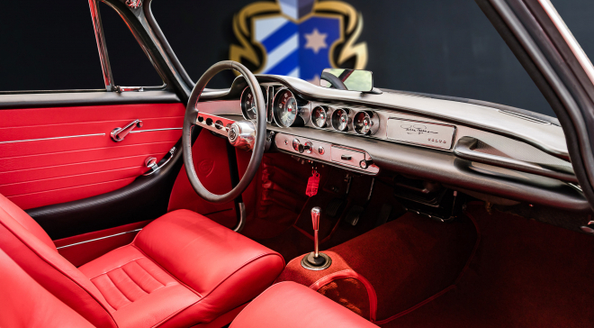 <img src="pubdb/bilder/object/777/56/660VolvoP1800interior-7.jpg"/>