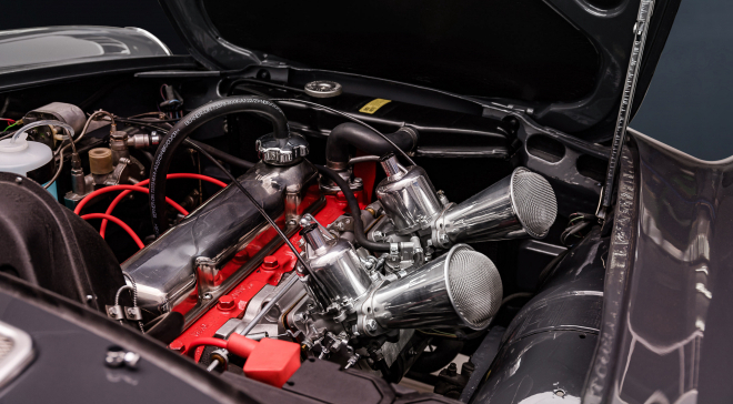 <img src="pubdb/bilder/object/777/64/660VolvoP1800interior-13.jpg"/>